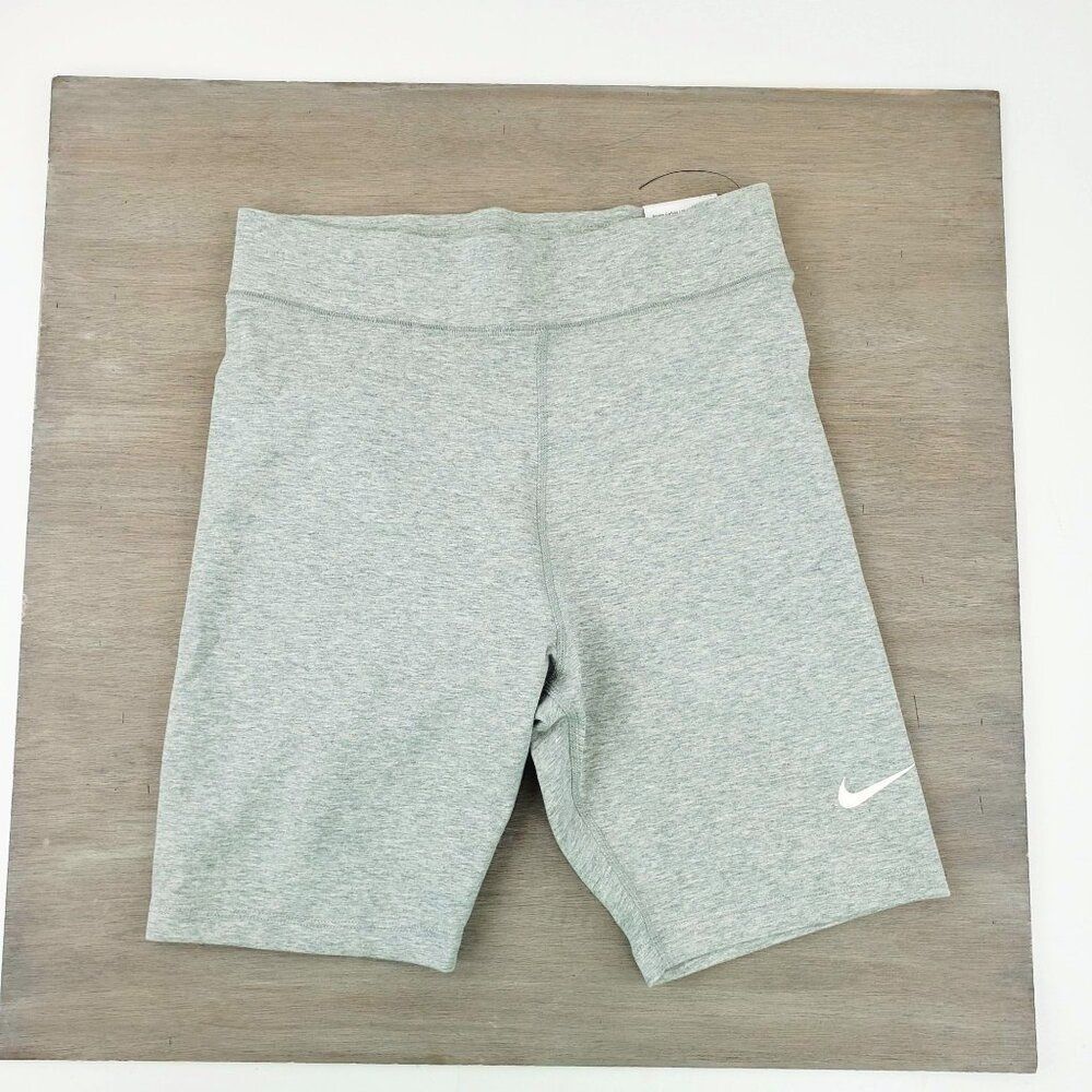 NIKE SPORTSWEAR CLASSIC HIGHWAISTED 8 BIKER SHORTS DV7797 WOMEN'S SIZE MED NWT